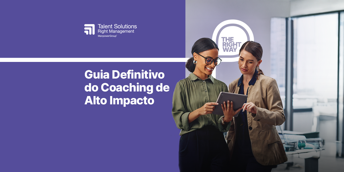 Duas mulheres analisam um tablet em escritório. Texto: Guia Definitivo do Coaching de Alto Impacto, Talent Solutions. Duas mulheres analisam um tablet em escritório. Texto: Guia Definitivo do Coaching de Alto Impacto, Talent Solutions.