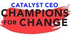 Selo "Catalyst CEO Champions For Change" em letras azuis e pretas sobre um fundo vermelho abstrato. Selo "Catalyst CEO Champions For Change" em letras azuis e pretas sobre um fundo vermelho abstrato.